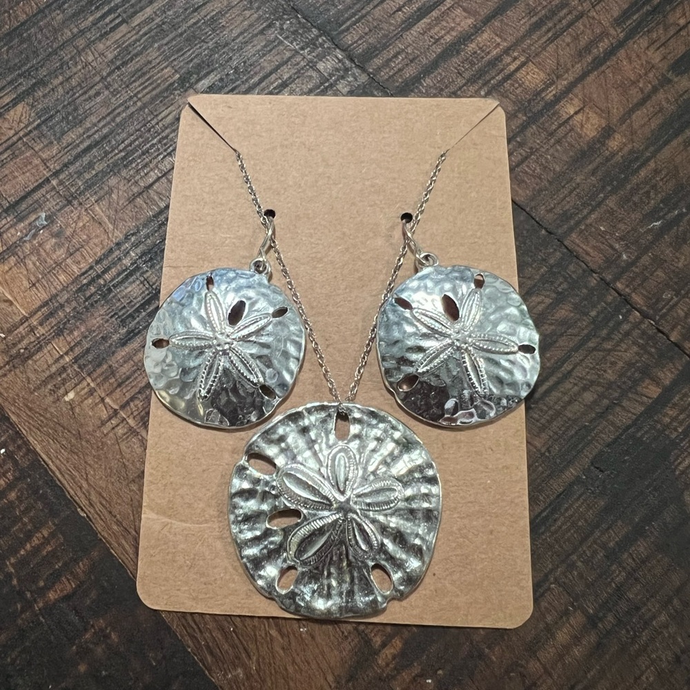 Silver Starfish Earrings!